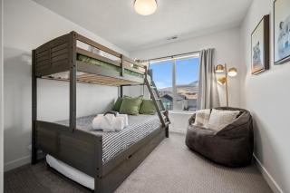 Snowbasin Retreat R5966 Hot Tub By Ski Resorts - 6