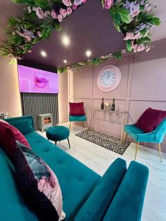 Manchester's ONLY private party suite for 12 with Makeup Room - 6
