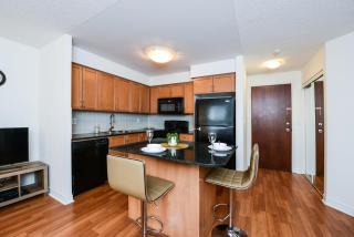 PlanURstay Amazing- 2BR & 2BTH - Walk-in distance to Square One Mall - 5