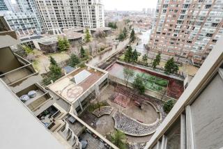 PlanURstay Amazing- 2BR & 2BTH - Walk-in distance to Square One Mall - 3
