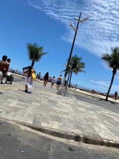 Apto no Boqueirão, 3 minutos da Praia a Pé, vaga de garagem rotativa e Wi Fi - Praia Grande - 3