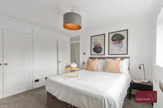 Guildford - Two Bedroom House with Garden - 1
