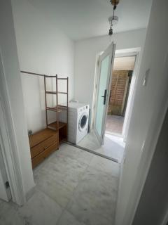 New luxurious and spacious guest suite in Banstead - 3