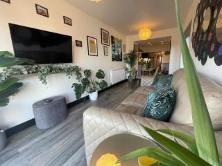 2 Bed Town Centre Apt in Porthcawl, parking, Wifi ,Sky & Netflix - Porthcawl - 0