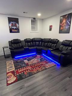 Bi Level Downtown Midtown Suite PS5 Movie Theater - Detroit - 8