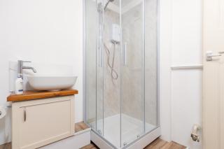 Cozy Studio Apartment Kenilworth, Free Parking, WIFI, Smart TV - Kenilworth - 1