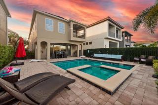 Villa w heated pool theater & game room - 0