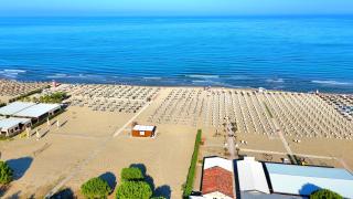 Seaside Timber Apartments - 1