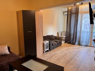 Cozy Central Apartment Steps from Everything! - Varna - 4