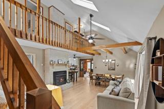 3BR Lake Luzerne Retreat with Game Room & Hot Tub - Lake Luzerne - 7