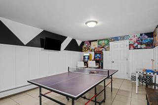 3BR Lake Luzerne Retreat with Game Room & Hot Tub - Lake Luzerne - 1