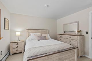 3BR Lake Luzerne Retreat with Game Room & Hot Tub - Lake Luzerne - 8