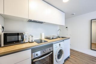 Elegant Studio with Private Terrace by RentitUP - 8