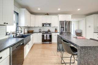Modern Cape Cod Home with Patio 2 Mi to Beaches! - Hyannis - 3