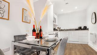 Oceanic Bliss Sleeps 7 with Netflix - 1