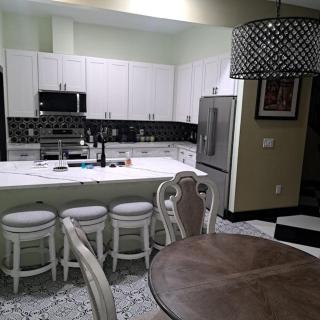 Vibrant NewOrleans style retreat - 9