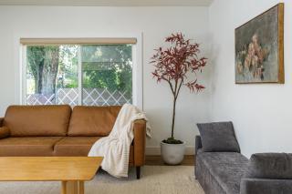 Touchdown Airport to Downtown at the Rose Garden - 6