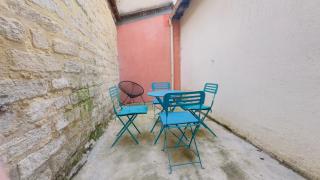 2 Bedroom Duplex Center, Patio - 8