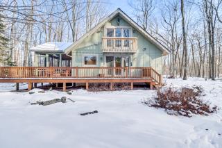Fire Pit and Screened Porch Quiet Pocono Lake Home! - Pocono Lake - 8