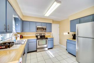 7 Mi to Satellite Beach: Melbourne Home w/ Yard - 8