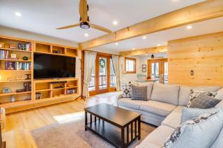 Fire Pit and Screened Porch Quiet Pocono Lake Home! - Pocono Lake - 7