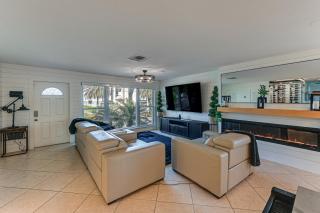 1 Mi to Bonita Beach Park: Chic Canal-Front Home! - 7