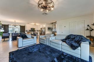 1 Mi to Bonita Beach Park: Chic Canal-Front Home! - 6