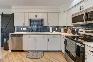 1 Mi to Bonita Beach Park Chic Canal-Front Home! - Bonita Springs - 1