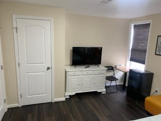 Beautiful bedroom next Camden yard and M&T stadium - Baltimore - 1
