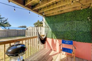 Walk to Atlantic Beach Townhome with Patio! - Atlantic Beach - 8