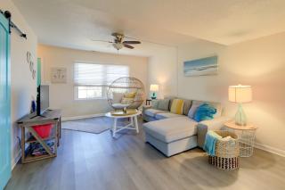 half Mi to Atlantic Beach Townhome with Balcony! - Atlantic Beach - 7