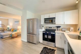 half Mi to Atlantic Beach Townhome with Balcony! - Atlantic Beach - 4