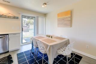 half Mi to Atlantic Beach Townhome with Balcony! - Atlantic Beach - 3