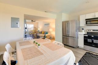 half Mi to Atlantic Beach Townhome with Balcony! - Atlantic Beach - 1