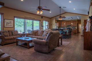The J's Nest - 3