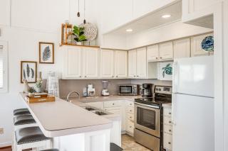Beach House with Oceanfront Deck in Galveston! - Galveston - 9