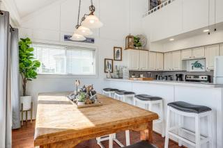 Beach House with Oceanfront Deck in Galveston! - Galveston - 4