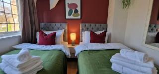 Stylish 4 Bedroom Home in Port Sunlight with 7 Beds Perfect for Business Bookings and Groups - Bebington - 7