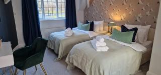 Stylish 4 Bedroom Home in Port Sunlight with 7 Beds Perfect for Business Bookings and Groups - Bebington - 4