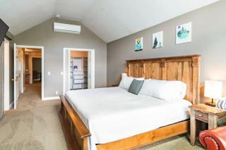 SKI HOUSE Best Location 1Gbps pool table foosball - Cottonwood Heights - 2