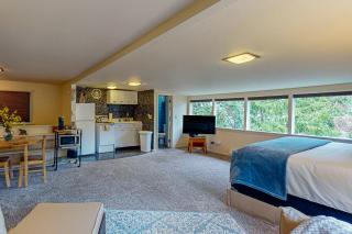 The Tides Retreat - 6