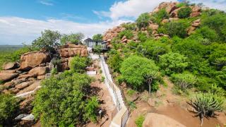 Makgobelo Lodge-The Glass House- Solar powered - 8