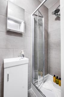 Close to Central London, Fully Equipped Kitchen, Coffee maker, Airfryer, Snacks, Coffee, Toiletries, FREE PARKING, flat 1 - Colindale - 9
