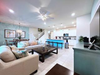 Stunning 5BR Family Townhome with Splash Pool-746G - 9
