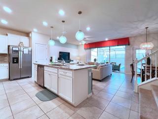 Stunning 5BR Family Townhome with Splash Pool-746G - Davenport - 5