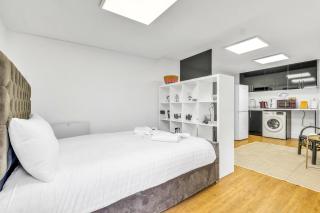 Hendon Studio Bungalow - 10 Min to Northern Line, Pets Welcome, Parking, Flat 7 - Colindale - 7