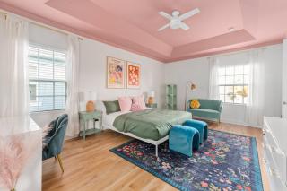 Experience Luxury Private Heated Pool Game Room - 7