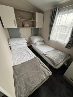 Belle Aire Caravan Park, Sleeps 6, Bed Linen and Towels Included, Free WiFi, Pets Welcome - Great Yarmouth - 5
