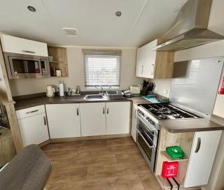 Belle Aire Caravan Park, Sleeps 6, Bed Linen and Towels Included, Free WiFi, Pets Welcome - Great Yarmouth - 8