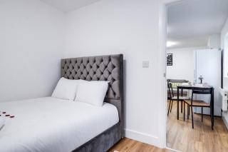 Central 1 bed, Fully equipped kitchen, FREE PARKING, Netflix, coffee, snacks, toiletries, Flat 8 - Colindale - 2
